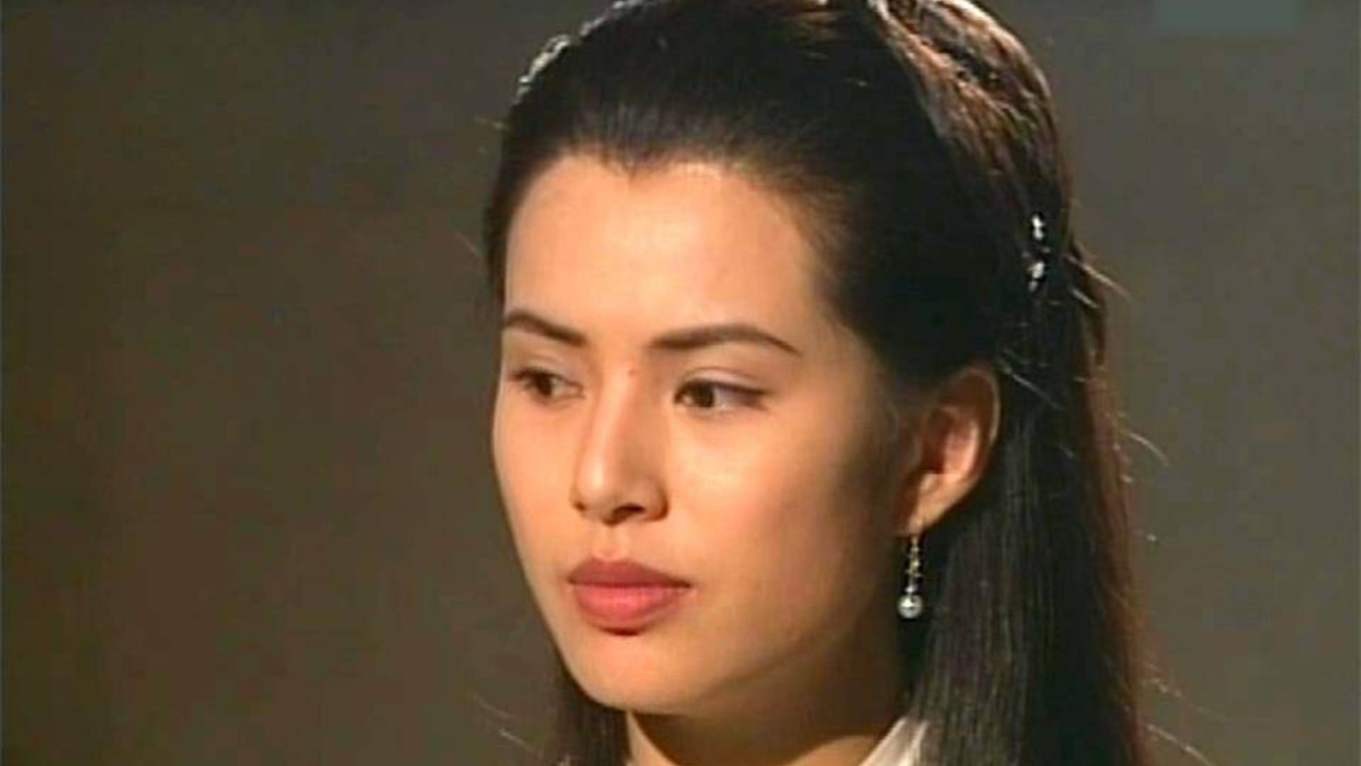 在绝情谷底住了16年的小龙女依如往昔,过儿的心都快碎了